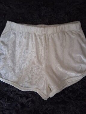 Heart Hips Cream Velvet Lounge Shorts